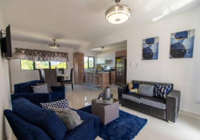 Beautiful New 3Bed Penthouse Pool Wi-Fi